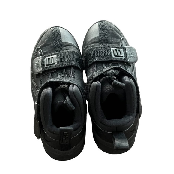 Nike Black LeBron Witness 7 Sneakers Size 11 C Toddler - Picture 4 of 8